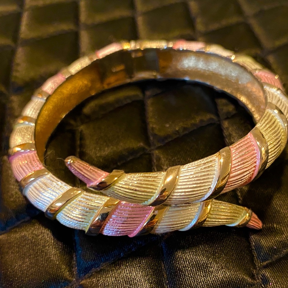 Vintage Gold Tone Clamp/Hinge Bangle Bracelet Snake Motif
